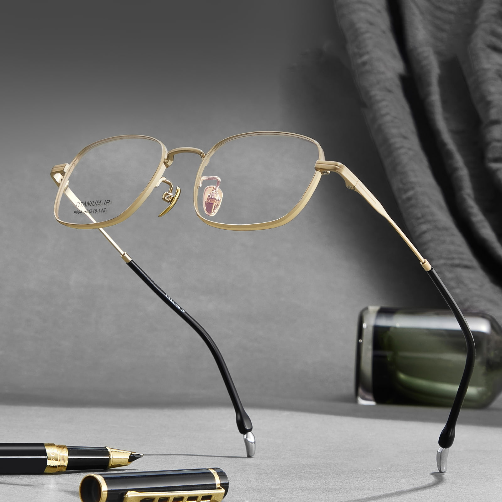 9004 Gafas de titanio puro antideslizantes de montura ancha