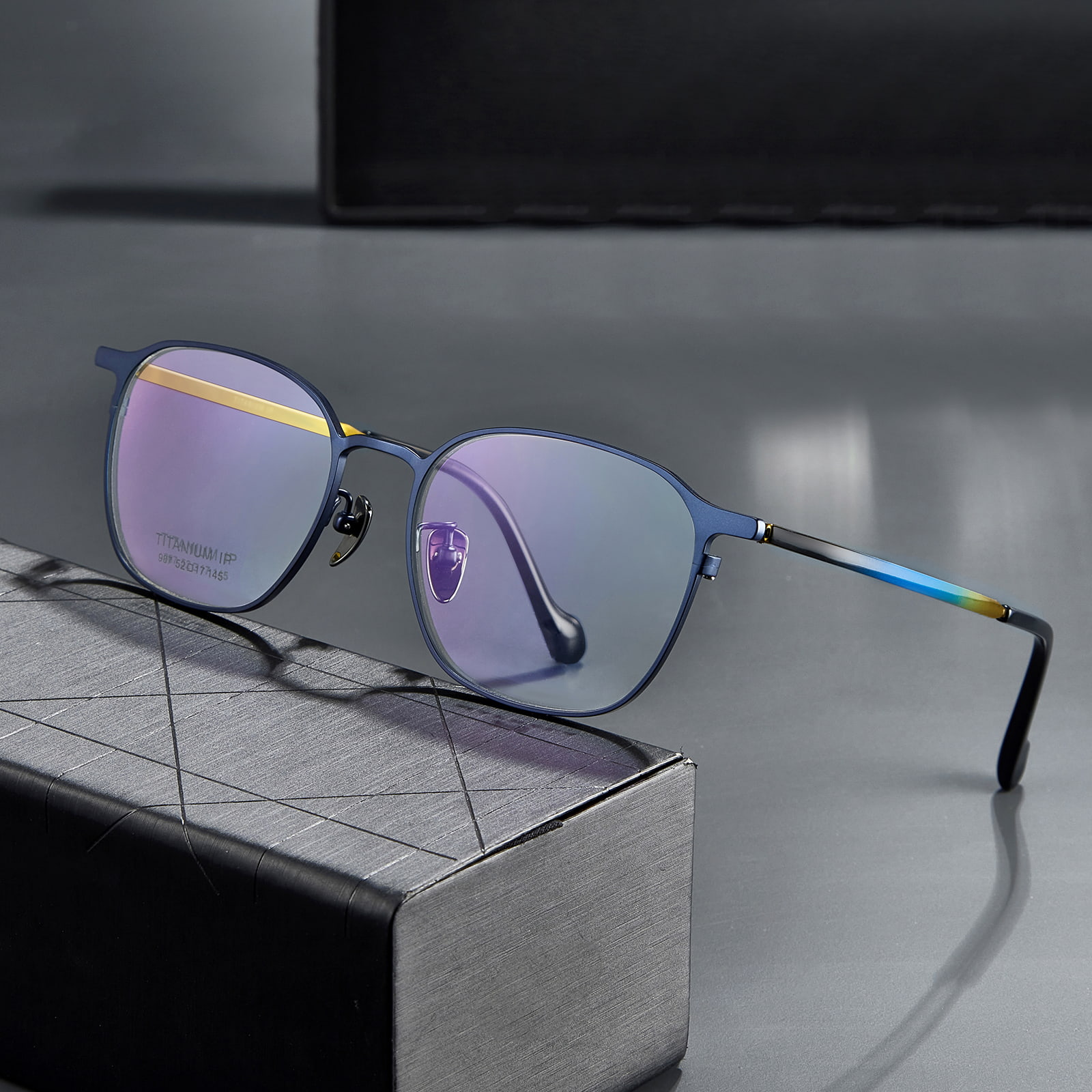 987 Patillas de color degradado simple Gafas de titanio puro