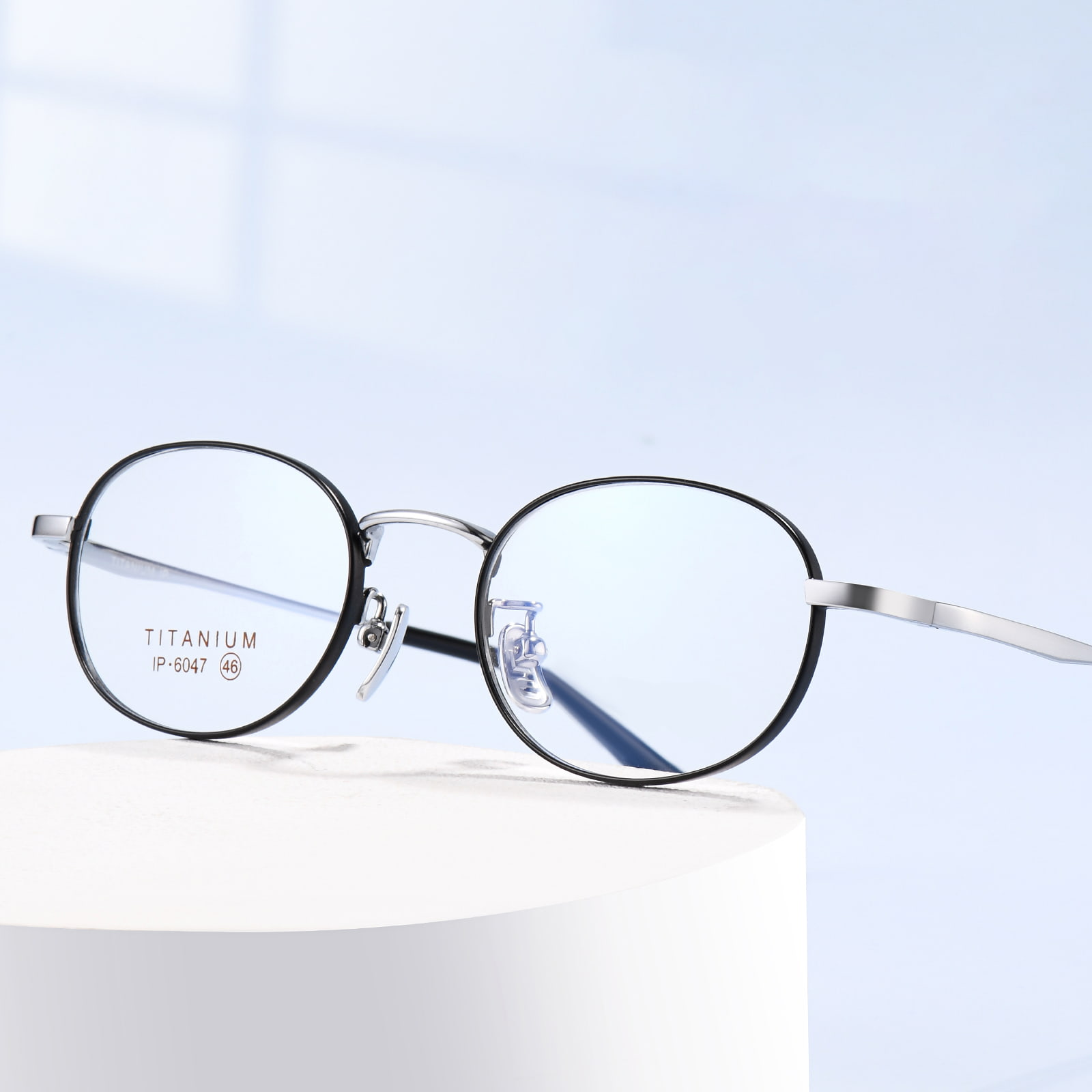 6047 Gafas de titanio puro, exquisitas, no alergénicas, de montura ancha