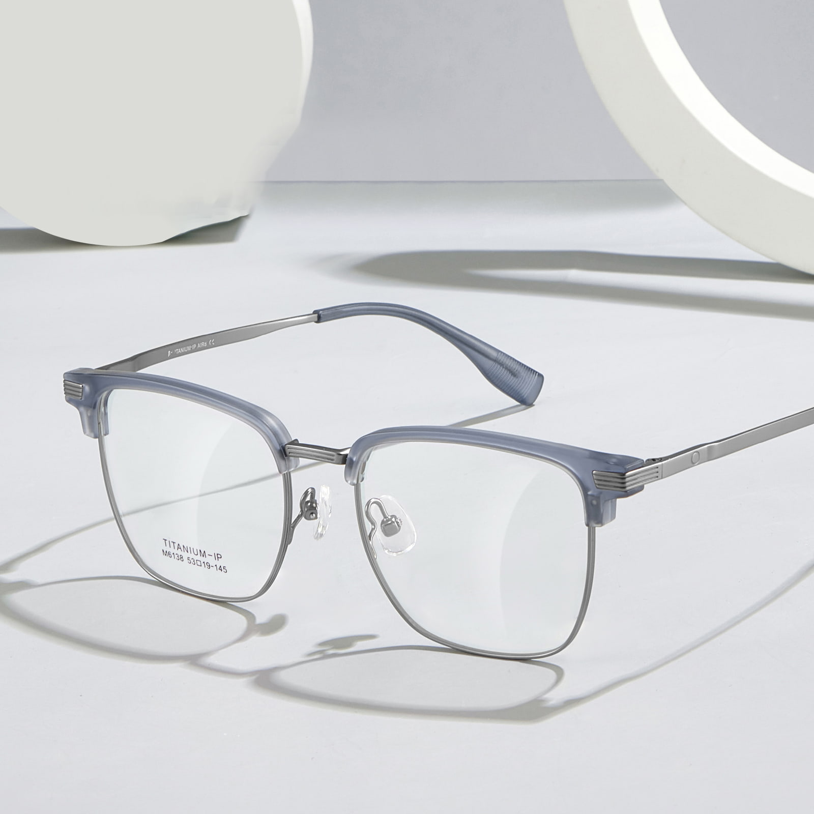 M6138 Gafas de titanio β con relieve estables y resistentes a la corrosión
