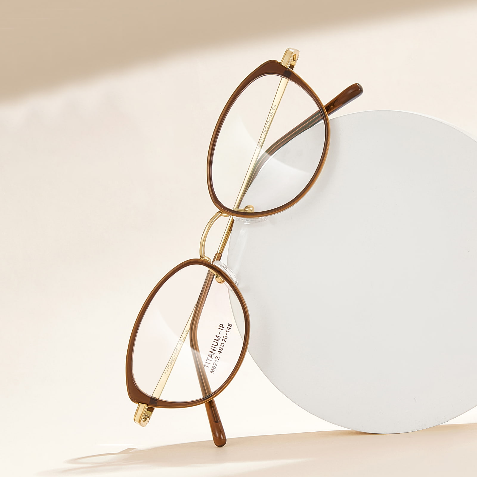 M6212 Gafas de titanio β de curva suave y montura ancha