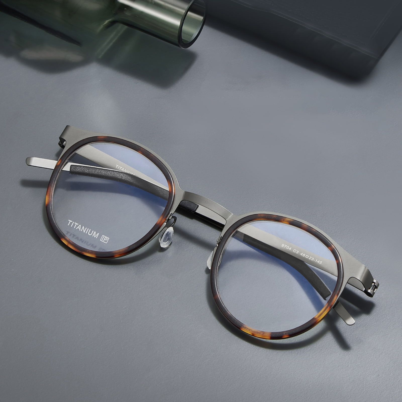 9704 Gafas de titanio puro sin tornillos con borde separado