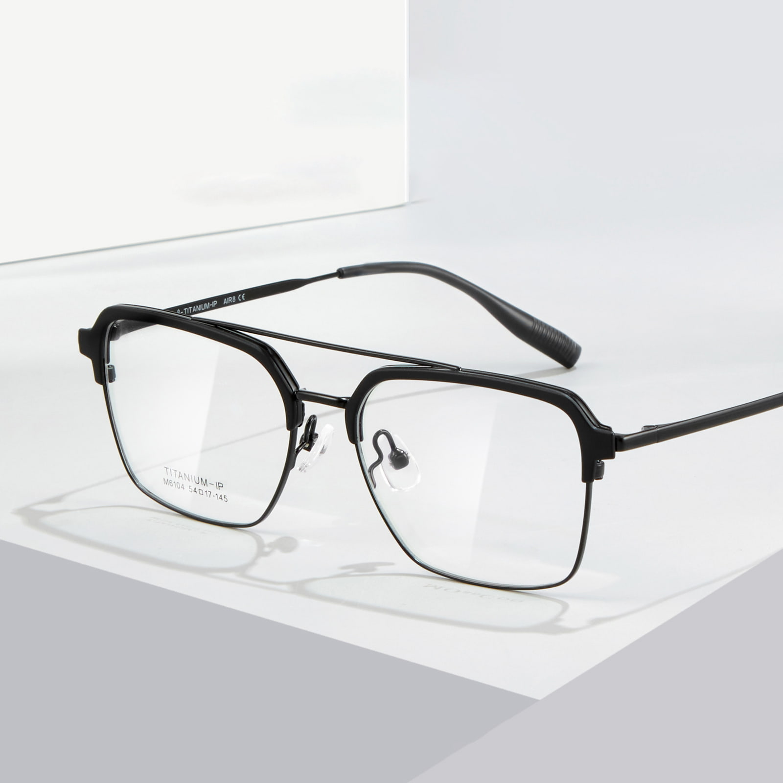 Gafas de titanio β brillantes que no se decoloran y de doble haz M6104