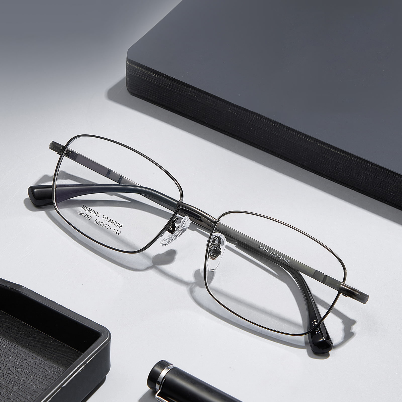 34767 Gafas de aleación antiextrusión de titanio con memoria en el lugar de trabajo