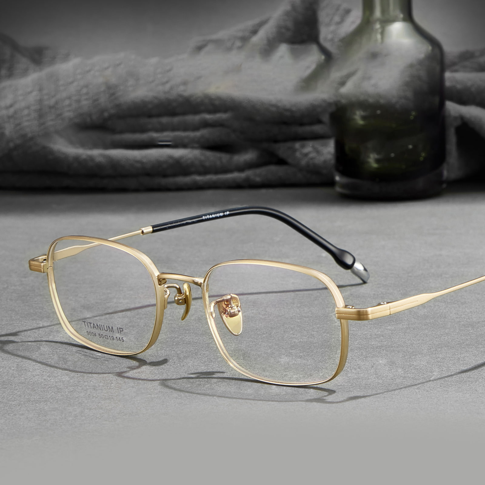 9004 Gafas de titanio puro antideslizantes de montura ancha