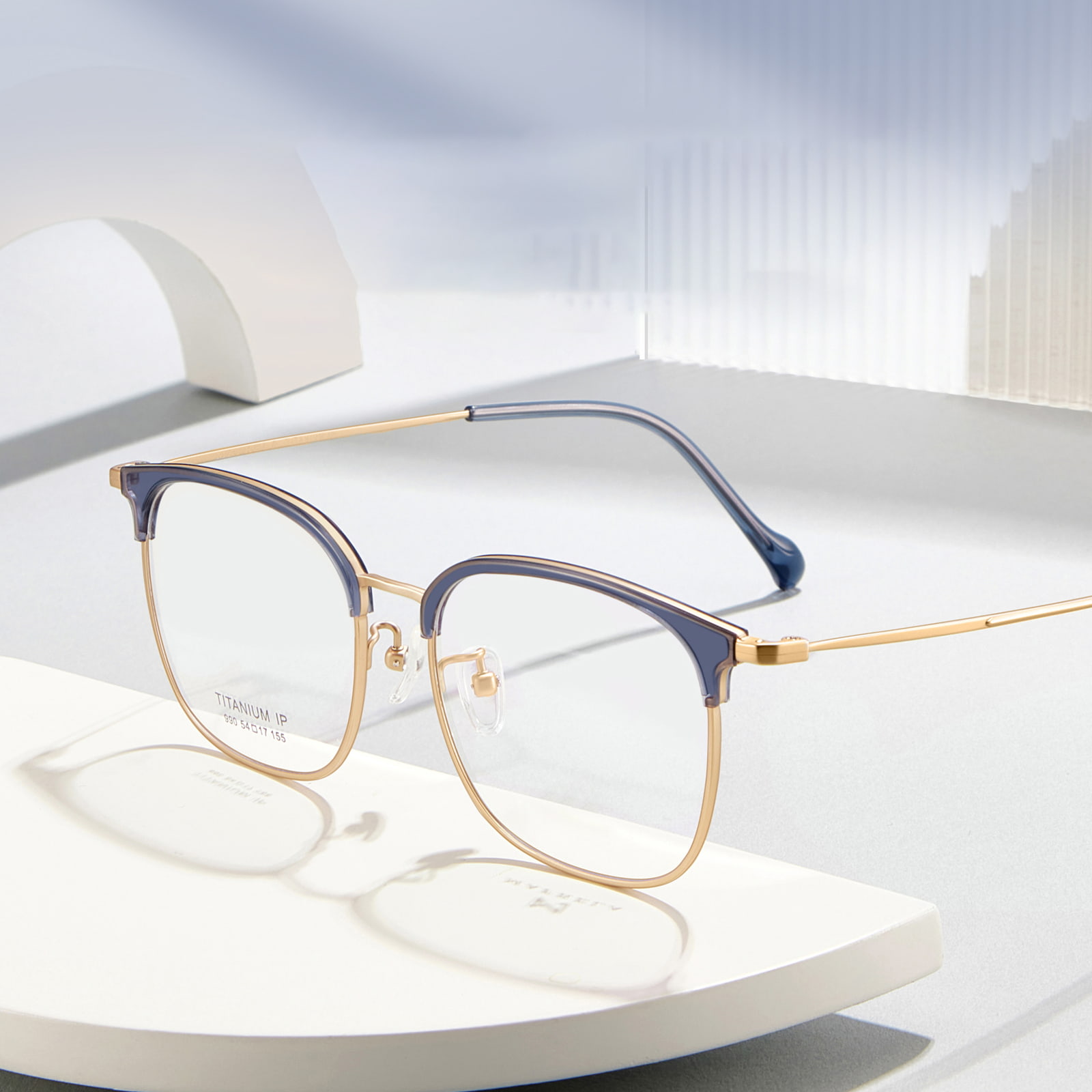 Gafas de titanio puro resistentes al sudor para desplazamientos con montura de cejas 990