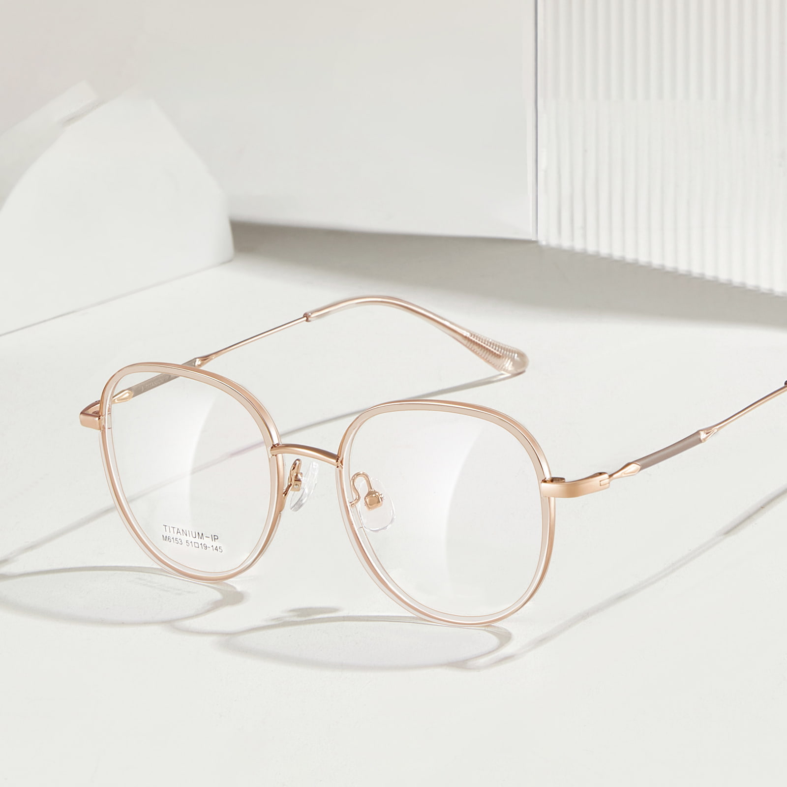 M6153 Montura redonda Patas de titanio Detalles metálicos Gafas de titanio Beta