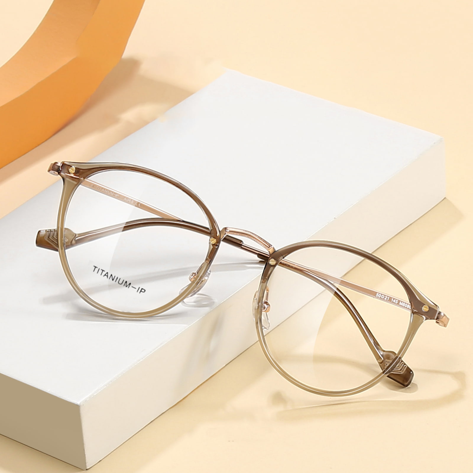 Gafas de titanio beta que no caen con montura redonda delgada M8080