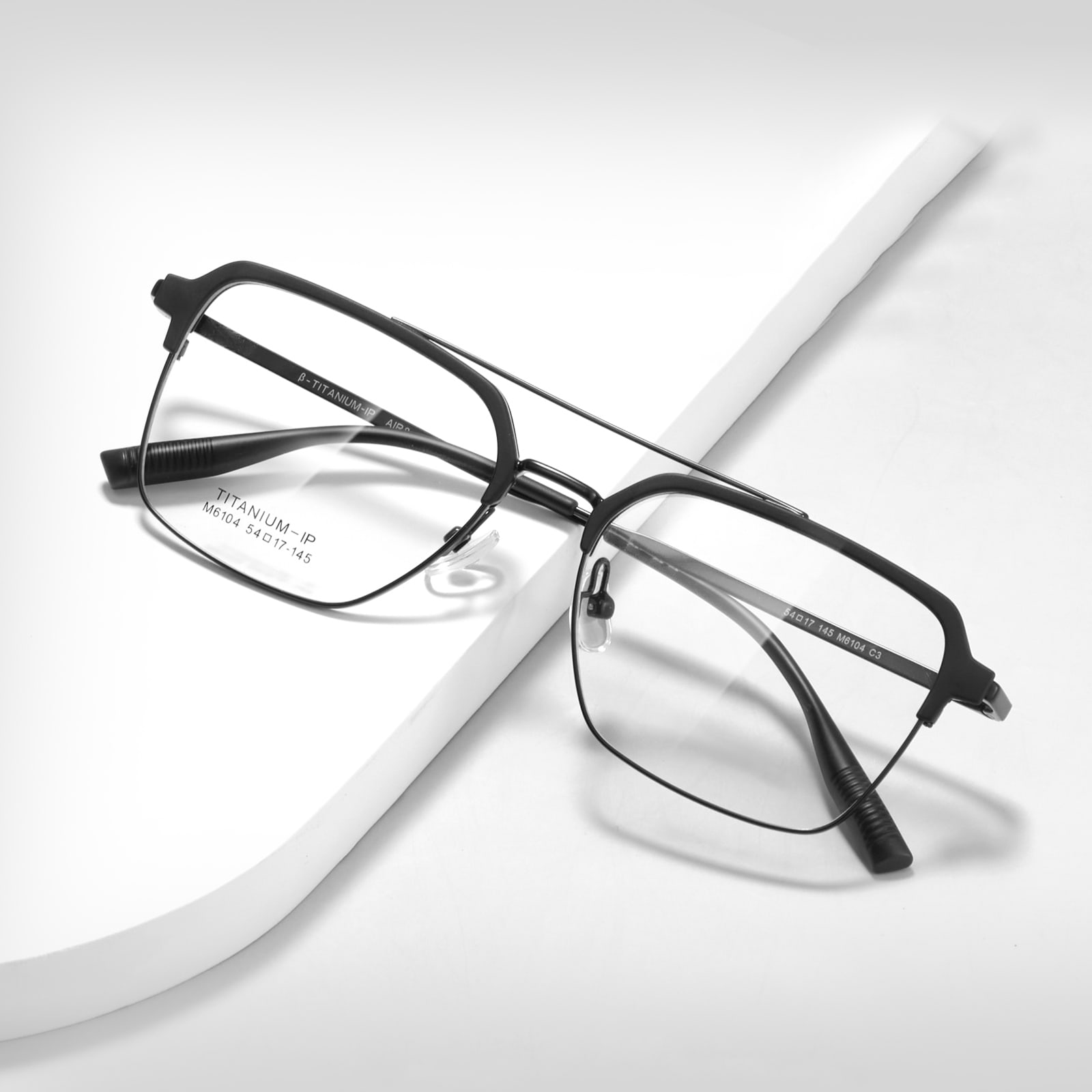 Gafas de titanio β brillantes que no se decoloran y de doble haz M6104
