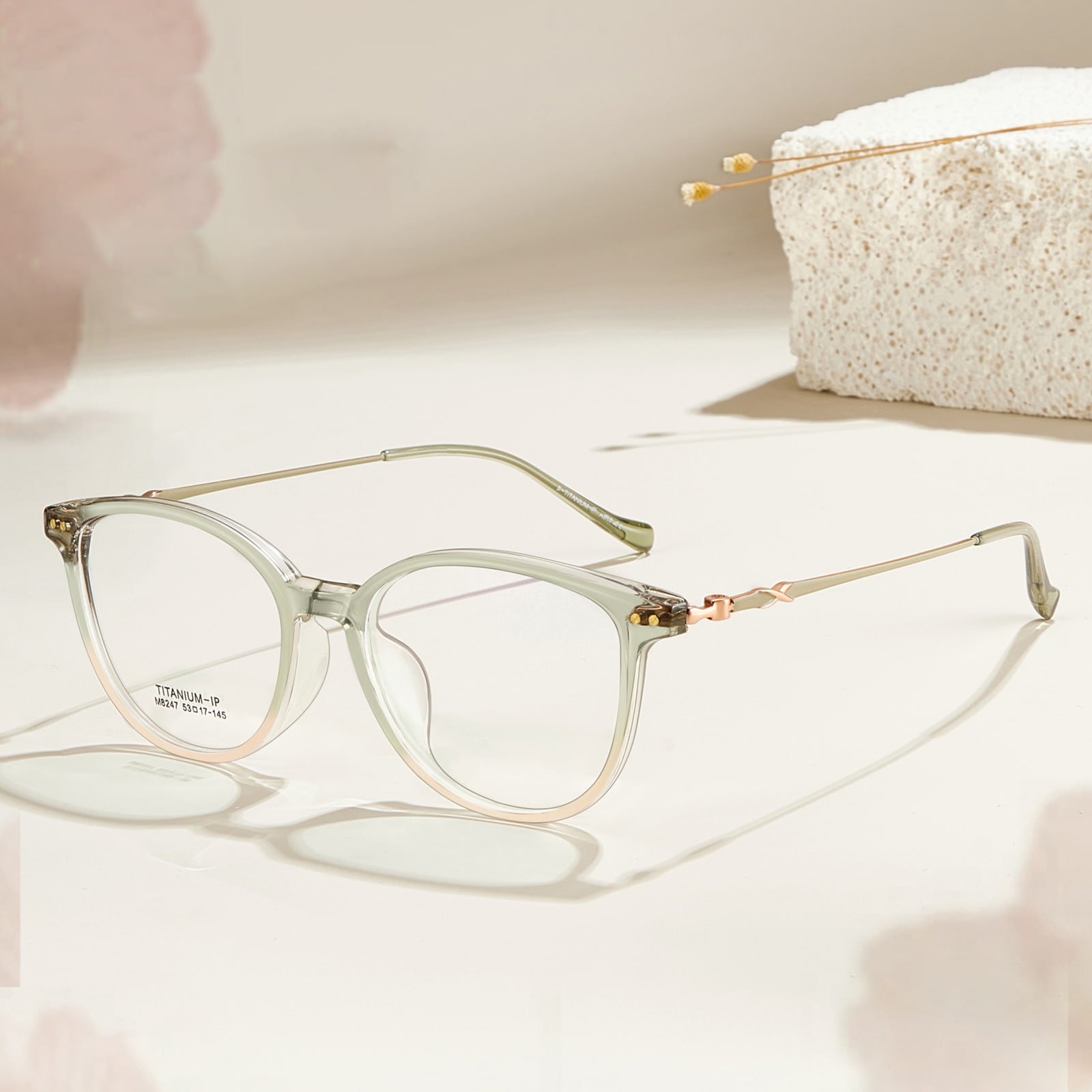 Gafas de titanio beta ultraligeras con borde ensanchado M8247