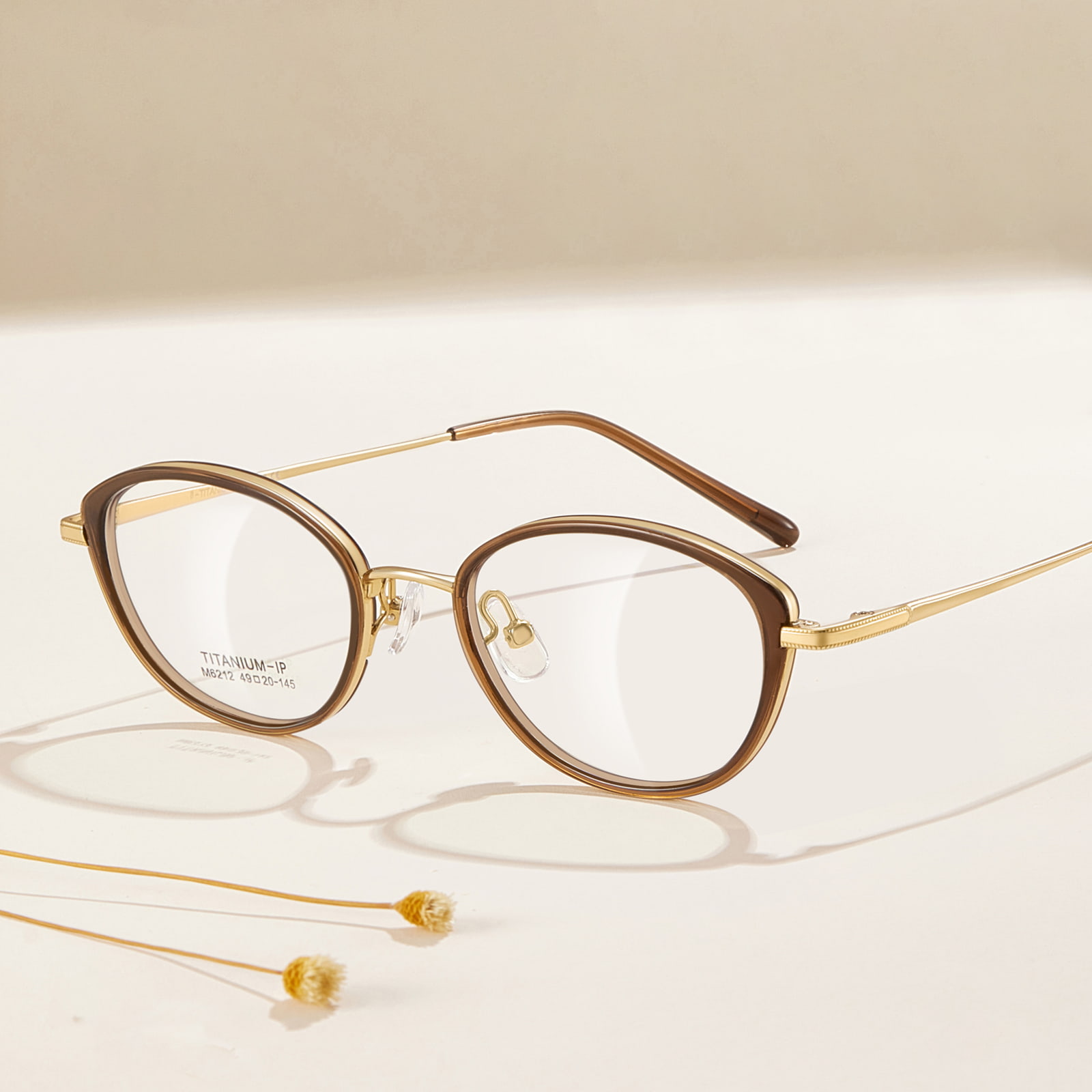 M6212 Gafas de titanio β de curva suave y montura ancha