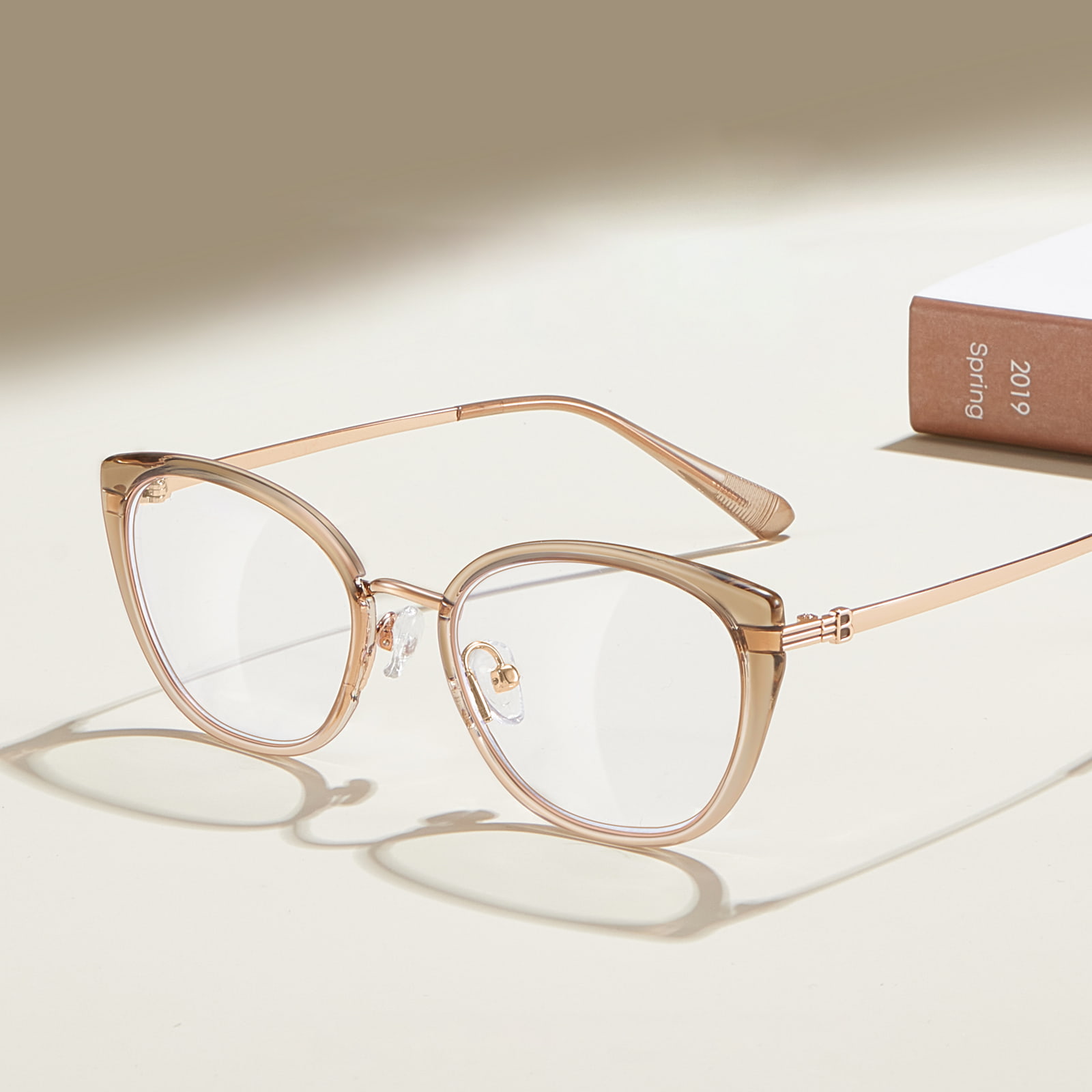 210448 Gafas transparentes con forma de ojo de gato y letras a rayas, antiluz azul